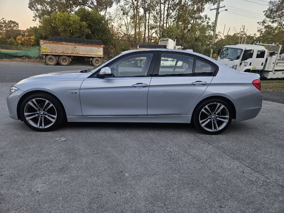 2013 BMW 320i sport f30 4.jpg